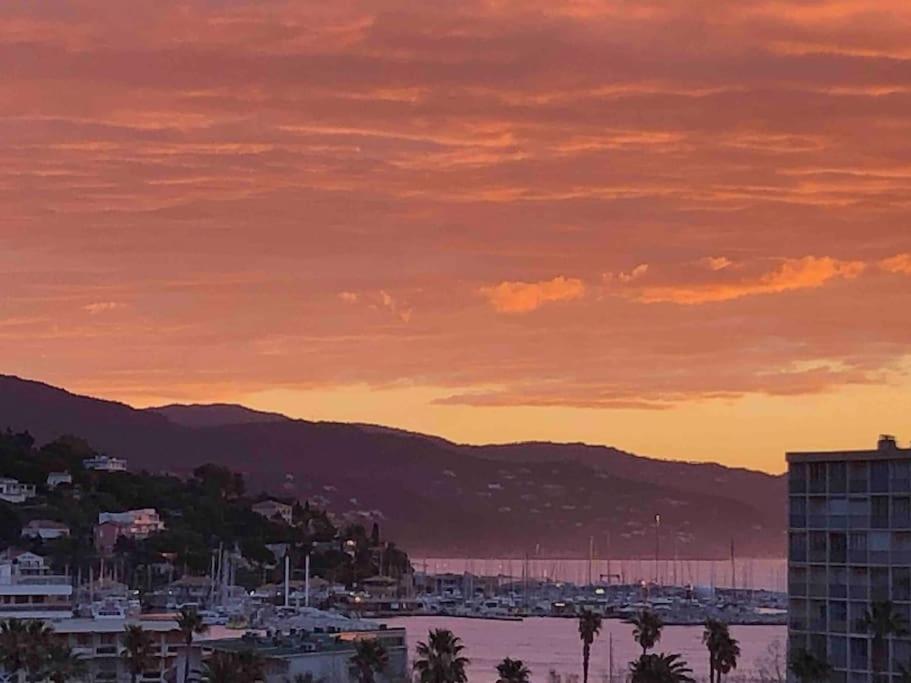 Appartement Vue Mer Au Lavandou Le Lavandou Kültér fotó